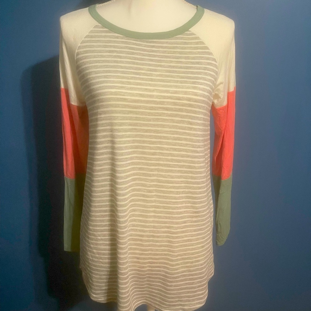Hailey & Co Long sleeve T Size S Gray and Cream